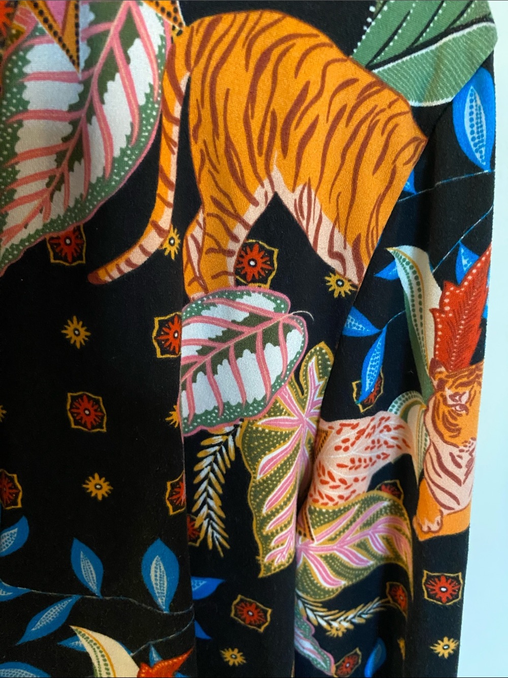Room Service Tiger/ Animal print Pajama top size Large - Picture 3 of 5